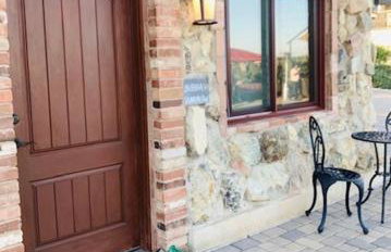 Casita Vino Dog-Friendly Vineyard Retreat & Stay - Photo 17