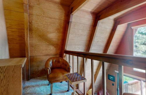 Sierra Nevada Hideaway Cabin with Deck, Mtn Views - Foto 15