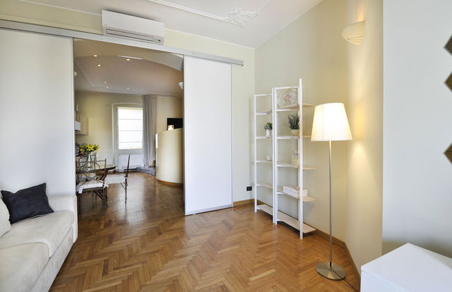 At Home Heart of Milan - Design Duomo Apartment - Photo 23