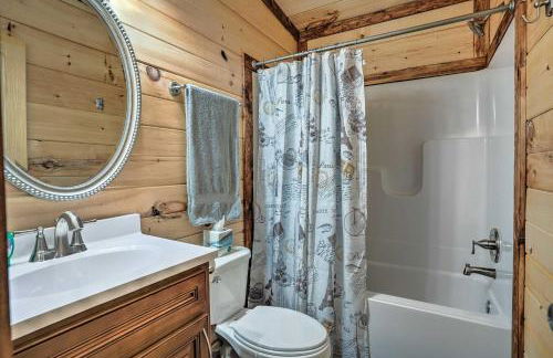 10 Mi to Drive-In Lakefront Trenton Cabin! - Foto 15