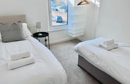 Charming End of Terrace Home with Garden - Foto 28