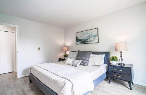 Modern Microsoft Redmond Campus Condo with Balcony - Foto 18