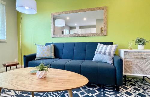 King Bed-Parking-Top Floor-Desk-Downtown - Foto 9