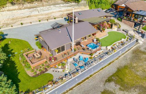 Similk Bay Retreat with Deck, Fire Pit and Hot Tub! - Photo 27