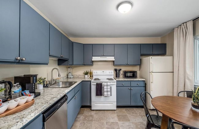 Chic Remodeled Retreat Near Emu: Easy Commute 2 Bedroom Apts - Foto 5