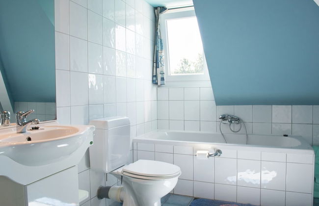 Holiday Home in Moutouyet With Pool & Sauna - Photo 14