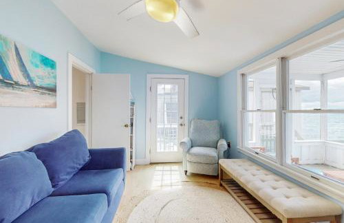 2BR Lakeside Home with Patio, Porch and AC - Foto 2