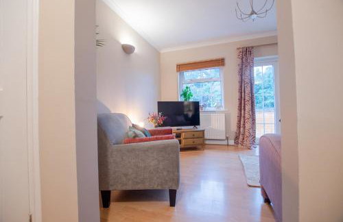 Hazel House - Cosy 2 bedroom house with parking near to Oxford - Foto 11