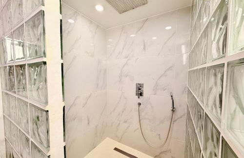 Les Suites Bisous Metz - Jacuzzi & Private Sauna - Photo 18