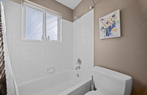 Golden View Townhouse - Walk to Downtown! - Photo 33