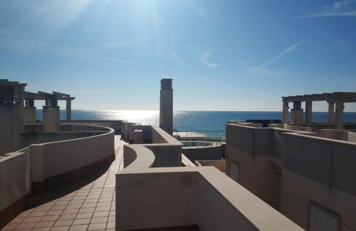 Islantilla-Apartamento con piscina y garaje en primera línea de playa - Foto 15