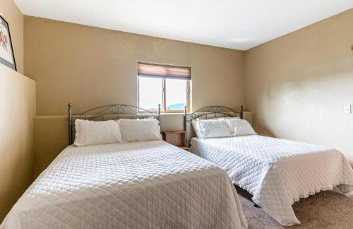 Breathtaking Mtn and Lake Views! Glacier Country Gem - Foto 25