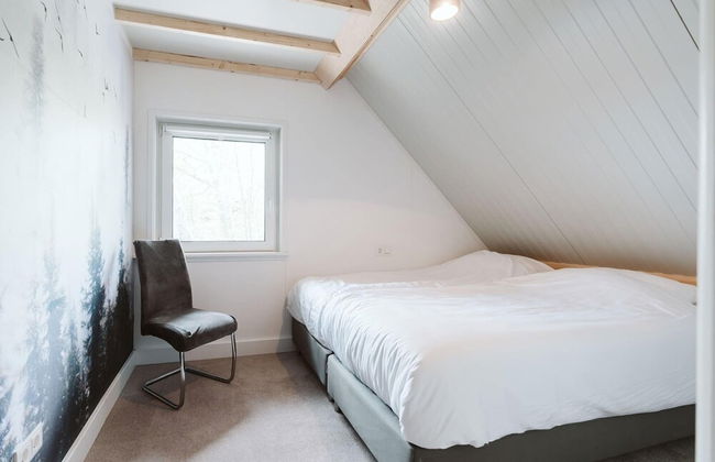 Large, Elegantly Furnished Holiday Home With Lots of Privacy on a Family Park - Foto 2