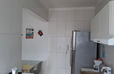 Apto aconchegante beira mar com ar no quarto - Foto 19