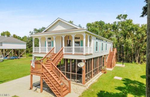 Old Town Bay St. Louis Outdoor Bar Area Game Room - Foto 7