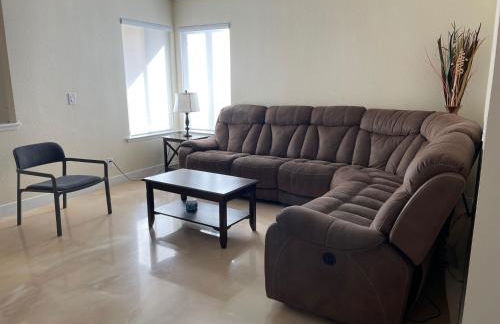 Newly Remodeled Family Friendly 3B/2B House - Foto 8