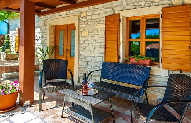 Perfect for Children, Garden With Pool, Playground and Walk in Whirlpool - Foto 9