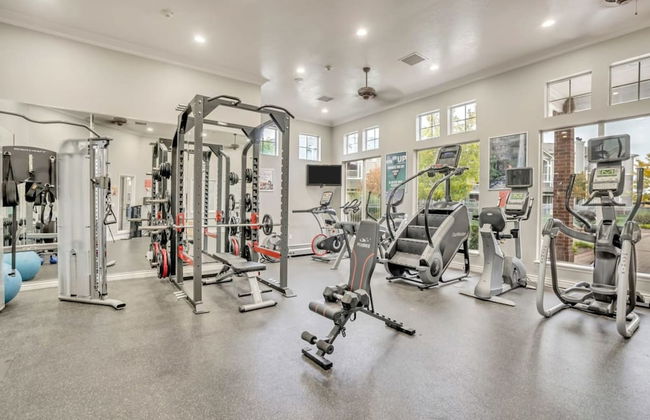 1st Fl King Beds Pool Garage - Near AFB - Foto 26