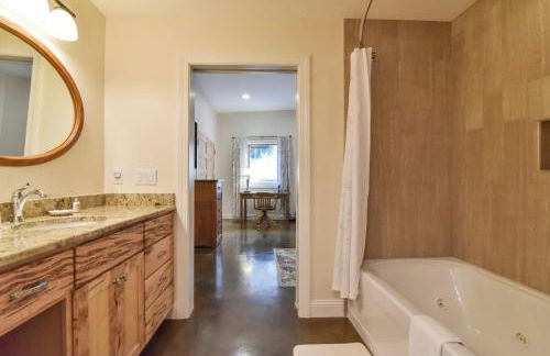 Skytop Chalet Pet Friendly, Hot Tub and Views - Foto 40