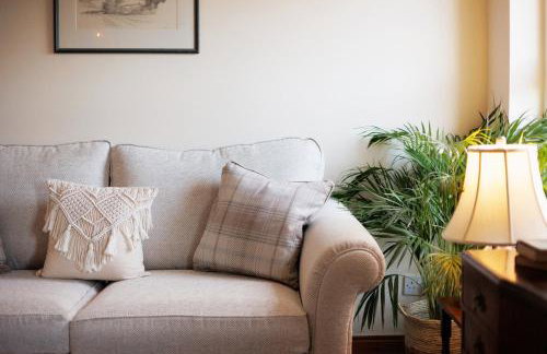 Saintfield Centre - Sleeps 8 - Garage & patio - Foto 6