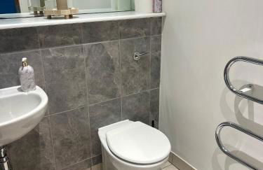 Modern Central Manchester Condo Next To AO Arena - Parking - Local Attractions - Foto 37