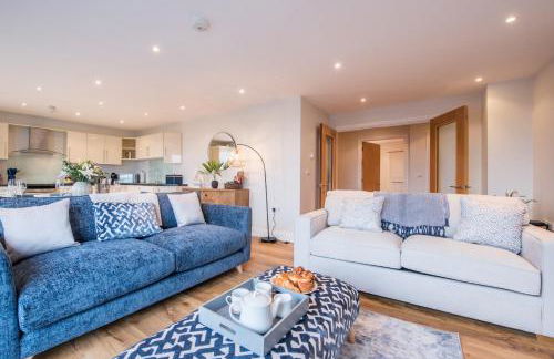 Beautiful Central Tenby Apartment with free parking - Photo 4