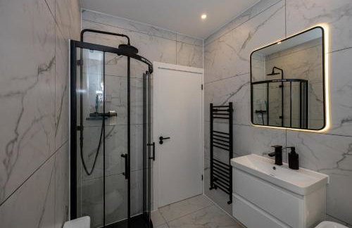 Modern 5-Bed Home EV City Centre 10 min - Foto 11