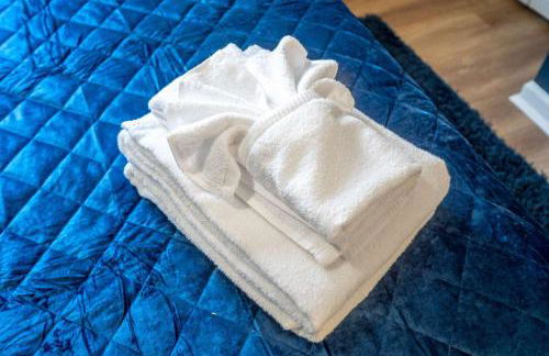 Color Pop Cottage Stylish 2BR with 2 Parking Spots - Foto 34