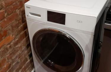 Modern style and comfort near UC - Photo 11