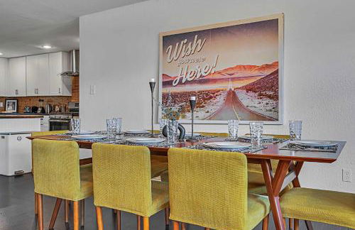 New-The Mod Poppy Large home 10 minutes from it all - Photo 8