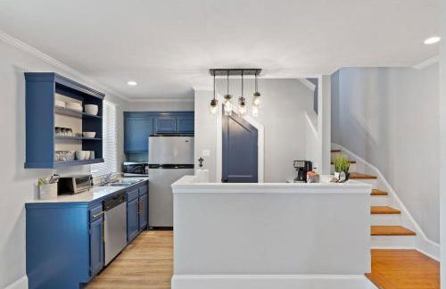 Garden District Balcony Condo w Gated Park - Foto 2