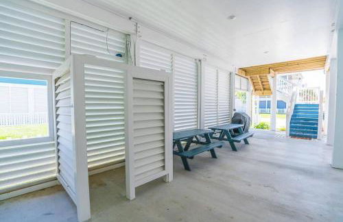 Stunning beach house just a short walk to beach - Foto 45