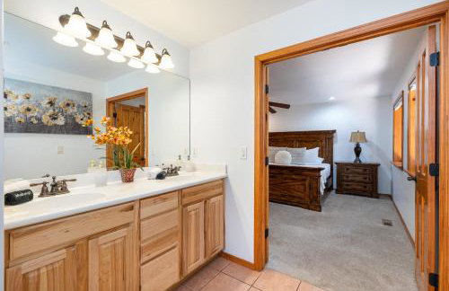 Chalet in the Pines Spa Game Room Wraparound Deck - Foto 36