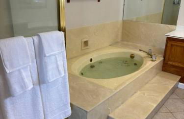 Newly Renovated Lakefront with Dock - Foto 38