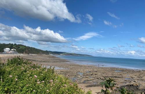 2 BR Beach Woods chalet with parking, 5 mins to beach - Foto 26