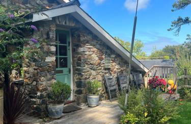 Lofthouse - secluded quirky cottage with sea views! - Photo 51