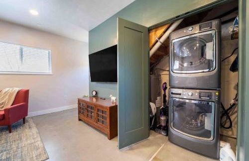 Morrison Getaway - 2BR House BBQ Free Parking - Foto 6