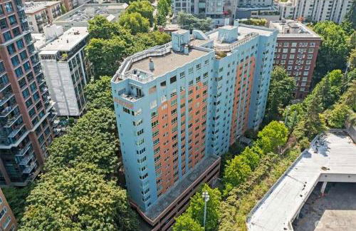 Vibrant Downtown, King Bed, Work Desk & Kitchen - Foto 39