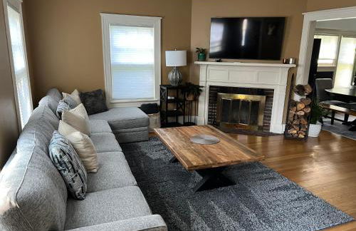 Beautiful Luxury Suite A & B of Shorewood Home - Foto 34