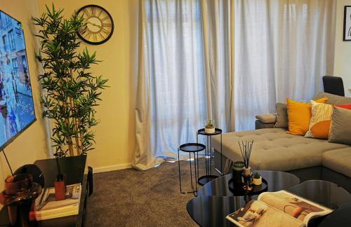 House - Sleeps up to 10 & Free Parking - Foto 27