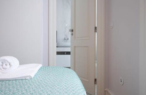 Augusta 229-5E-City Center Apt- Balcony & Elevator - Photo 12