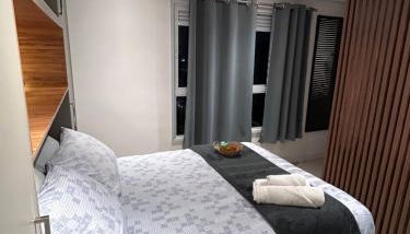 Studio 124 luxuoso, novo, bem equipado com ar condicionado e cozinha completa - Centro Mogi - Foto 4