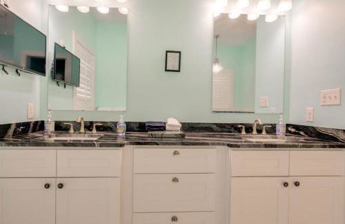 Lakefront Home with Hot Tub and Dock in Cross Hill! - Foto 21