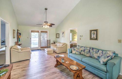 Oak Island Home with Yard Less Than 1 Mi to the Beach! - Foto 6