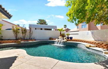 Ultimate Vacation: A Luxurious Oasis with a Pool! - Foto 6