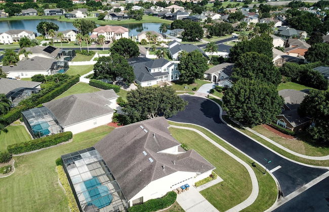 Fantastic 7 Bed 6 Bath in Prestigious Gated Comm - Foto 66