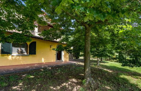 Experience the charm of Tenuta Le Caselle, a cozy farmhouse surrounded by nature and comfort! - Foto 62