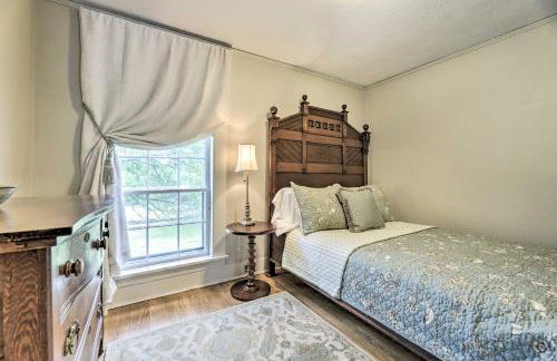 Charming Farmhouse with Pool and Fishing Pond! - Foto 22