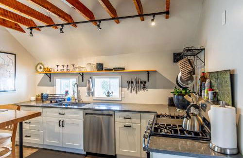 Private Renovated Apt w WasherDryer near dwntwn - Foto 13