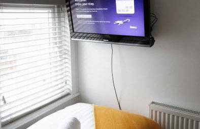 Large 4 Bed Home - Fast Wifi, Smart TV's & Free Parking - Near A66 - Foto 31